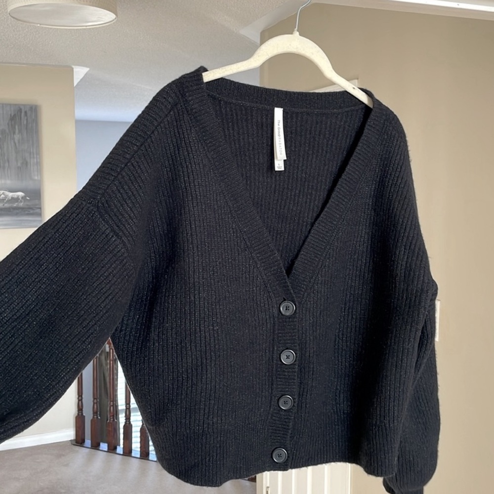 Aritzia Babaton V-Neck Cardigan